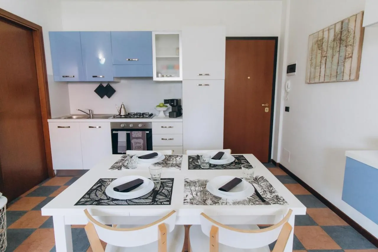 Monica'S Home Desenzano del Garda 0*,